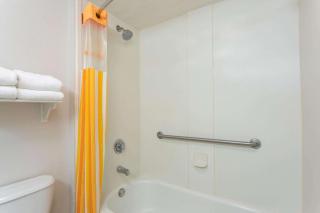 La Quinta by Wyndham Jacksonville Butler Blvd - 5