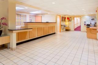 CLT Airport Inn & Suites - Charlotte - 9
