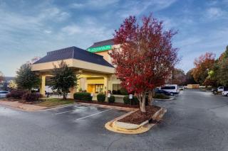 CLT Airport Inn & Suites - Charlotte - 4