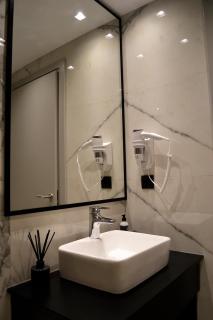 ArtNest Luxury Hotel & Suites - Saranda - 3