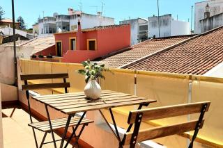 LovelyStay - Yellow Submarine House - Lagos - 0