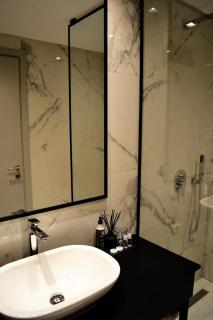 ArtNest Luxury Hotel & Suites - Saranda - 2