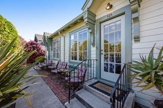 Beach Hill Bungalow - 8