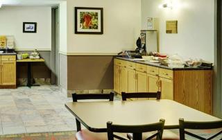 Thompson's Best Value Inn & Suites - Thompson - 2