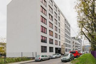 Sławińska 6 with Balcony by Noclegi Renters - Varsavia - 4