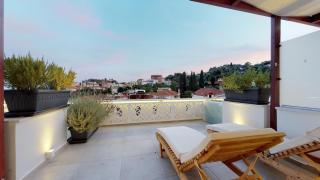 Theros Stylish Suites - 4