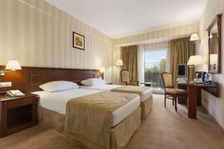 Ramada Hotel & Suites by Wyndham Bucharest North - Bucarest - 1