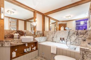 The Farmhouse Hotel and Restaurant - 2