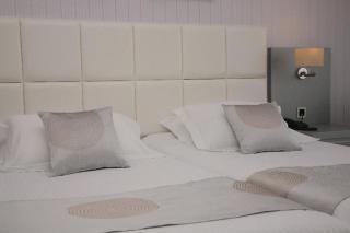St George Beach Hotel & Spa Resort - Paphos - 9