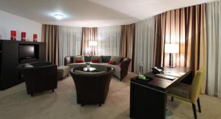 Lindner Hotel Frankfurt Main Plaza, part of JdV by Hyatt - Frankfurt - 4