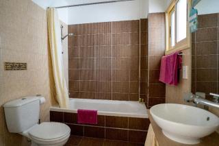 Vrachia Beach Hotel & Suites - Adults Only - Paphos - 1