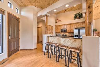 Balcony and Grill Updated Show Low Townhome! - 4