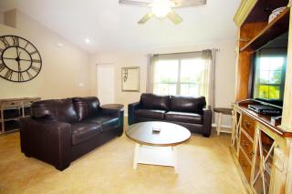 Heated saltwater pool, newly furnished, close to shopping and more - Villa Tropical Paradise - 5