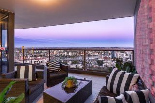 African Escape on Level 38 - Balcony with Views - Brisbane - 3