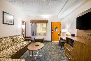 Quality Suites Lansing West - Lansing - 1