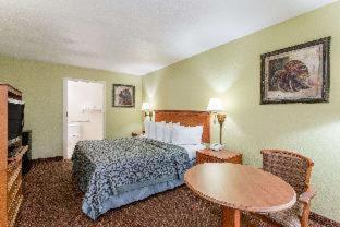 Days Inn by Wyndham Ormond Beach - 4