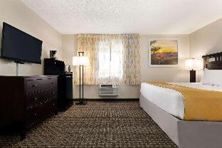 Days Inn by Wyndham Cortez - 3