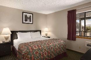 Days Inn by Wyndham Cortez - 1