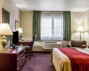 Quality Inn & Suites Fort Madison near Hwy 61 - Fort Madison - 3