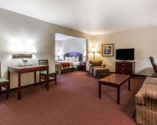 Quality Inn & Suites Fort Madison near Hwy 61 - Fort Madison - 1