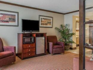 Rodeway Inn & Suites East Windsor - 6