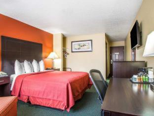 Quality Inn Morton at I-74 - Morton - 3