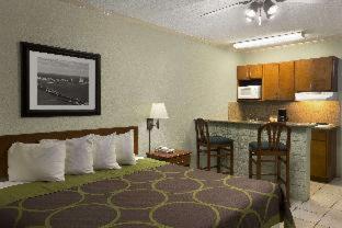Super 8 by Wyndham South Padre Island - South Padre Island - 9