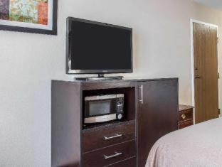 Quality Inn Grand Rapids South-Byron Center - 3