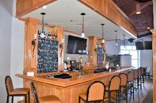 Burrstone Inn, an Ascend Collection Hotel - Utica - 6