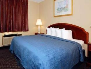 Econo Lodge Inn & Suites - Waterloo - 7