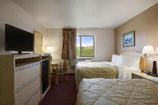 Super 8 by Wyndham Big Timber - Big Timber - 8