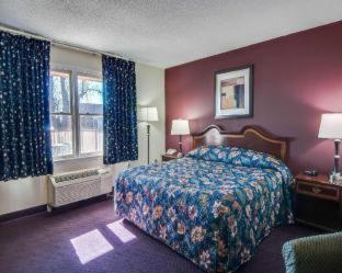 Econo Lodge Glade Springs I-81 - Glade Spring - 1