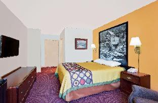 Super 8 by Wyndham Hillsville - 8