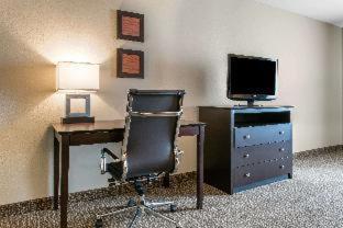 Comfort Inn & Suites Porter near Indiana Dunes - Porter - 1