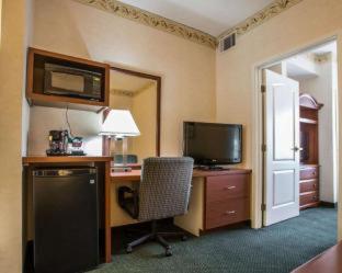 Quality Inn & Suites Dixon near I-88 - Dixon - 9