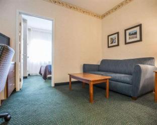 Quality Inn & Suites Dixon near I-88 - Dixon - 8