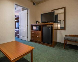 Quality Inn & Suites Dixon near I-88 - Dixon - 3