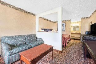 Days Inn & Suites by Wyndham York - 3