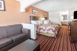 Days Inn & Suites by Wyndham Winnie - 7