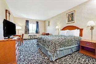Econo Lodge Bethel - Danbury - 8