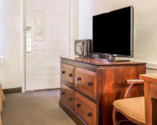 Travelodge by Wyndham Santee - Santee - 6