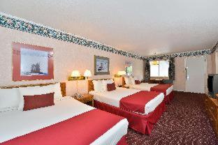Travelodge by Wyndham Mackinaw City - Mackinaw City - 4