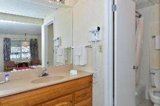 Travelodge by Wyndham Mackinaw City - Mackinaw City - 2