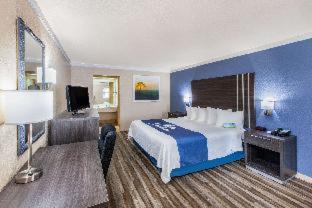 Days Inn & Suites by Wyndham Braunig Lake - Elmendorf - 7