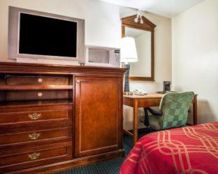 Rodeway Inn & Suites Brunswick near Hwy 1 - 8
