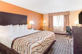 Baymont by Wyndham Muskegon - 6