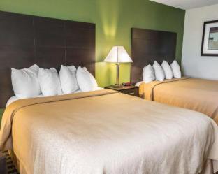 Quality Inn Chesterton near Indiana Dunes National Park I-94 - 9