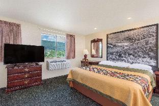 Super 8 by Wyndham Burnham/Lewistown - 1