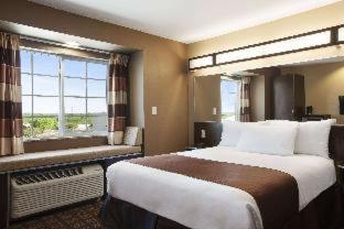Microtel Inn & Suites Pleasanton - Pleasanton - 1