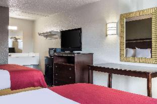 Rodeway Inn Near Hall of Fame - Canton - 8